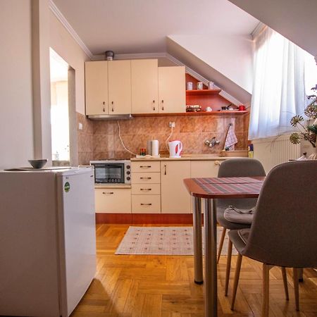 Garden Apartment 2 수보티차 외부 사진