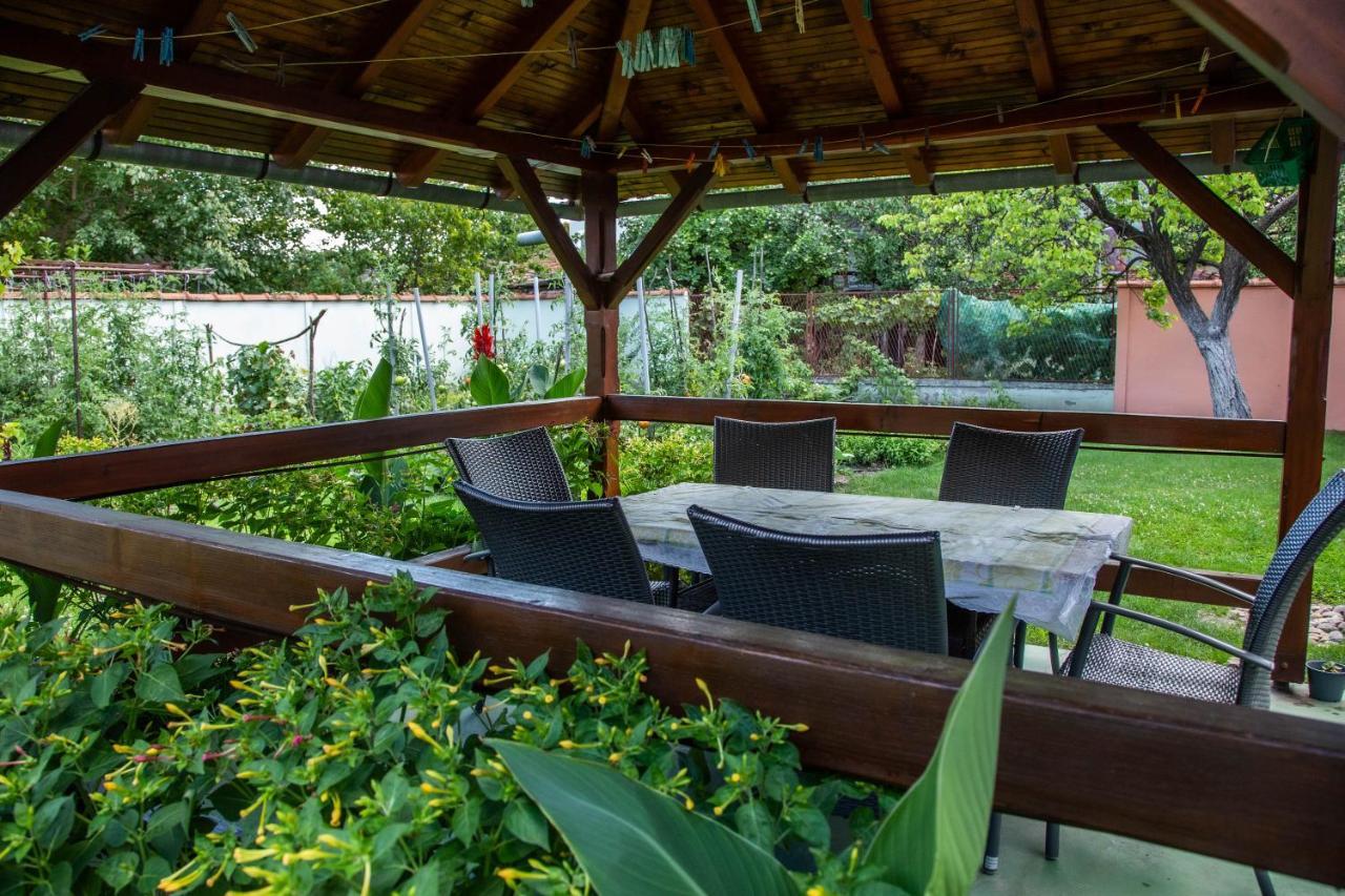 Garden Apartment 2 수보티차 외부 사진