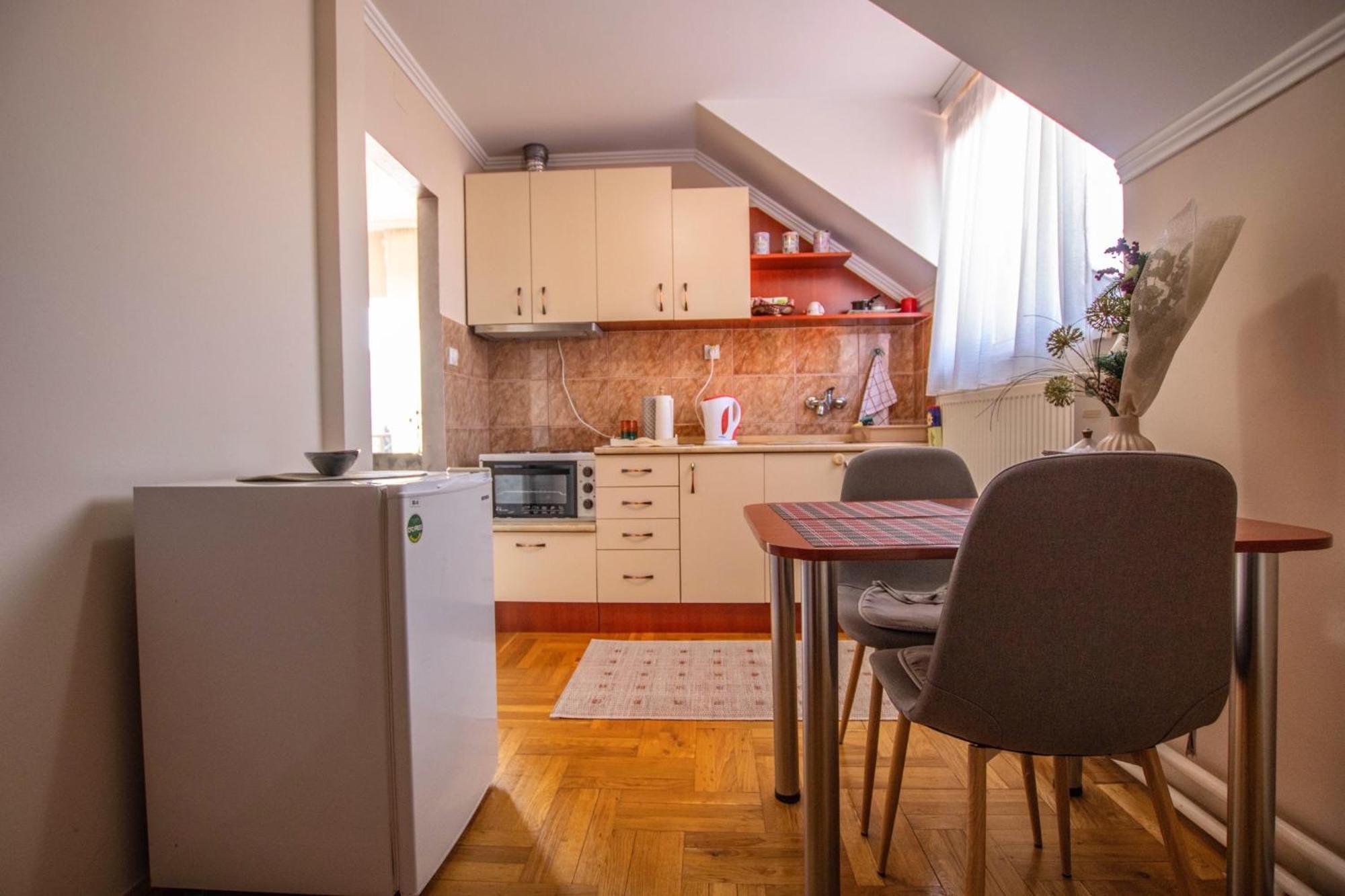 Garden Apartment 2 수보티차 외부 사진